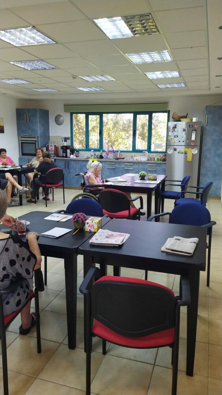 כסא המתנה ואירוח טופ לסטר איטלקי עם ידיות photo review