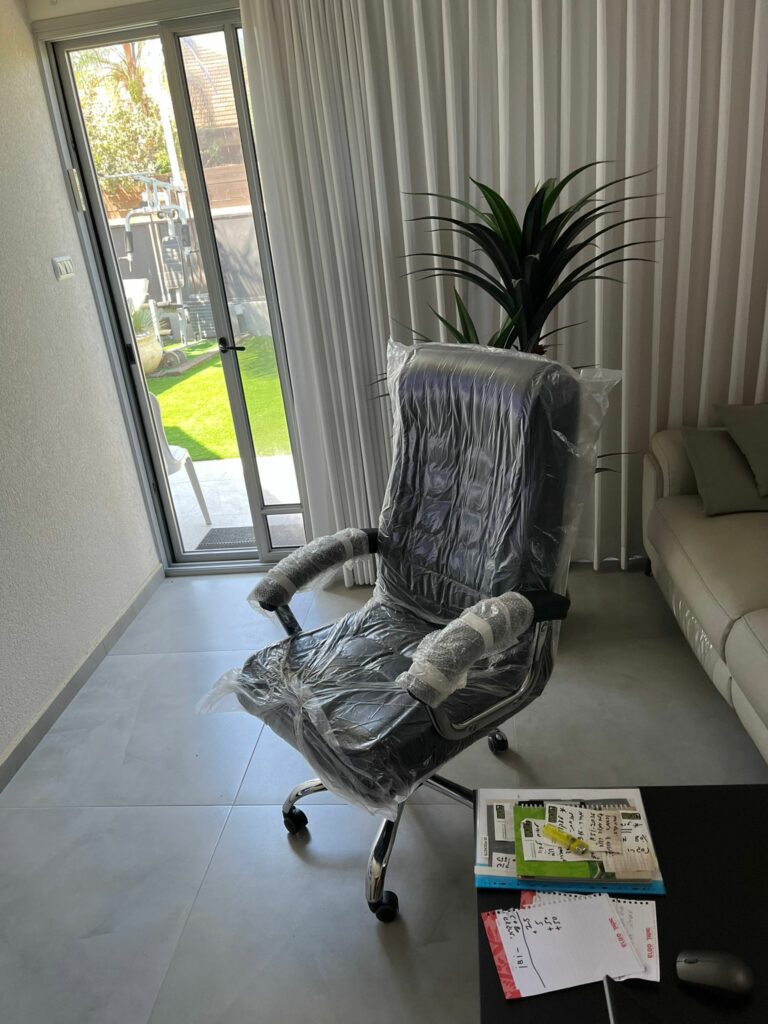 כסא מנהלים אורתופדי שחור לרנקה עם ריפוד קפיצים מגיע מורכב ומוכן לישיבה | kapra