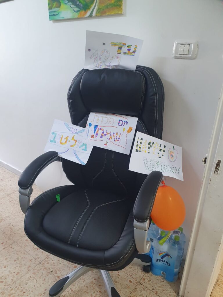 כסא מנהלים אס פנורמה שחור עם ידיות קבועות photo review