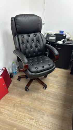 כסא מנהלים מעור אמיתי נאפה - שילוב עץ יוקרתי לכבדי משקל, מגיע מורכב photo review