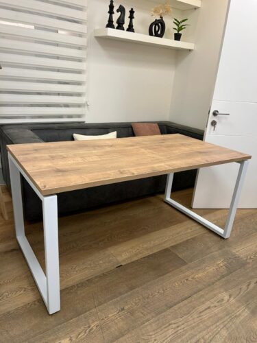 שולחן כתיבה משרדי עם רגלי חלון - מורכב ומוכן לעבודה photo review