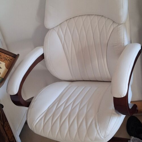 כסא מנהלים יוקרתי לבן סורטיגו שלד עץ photo review