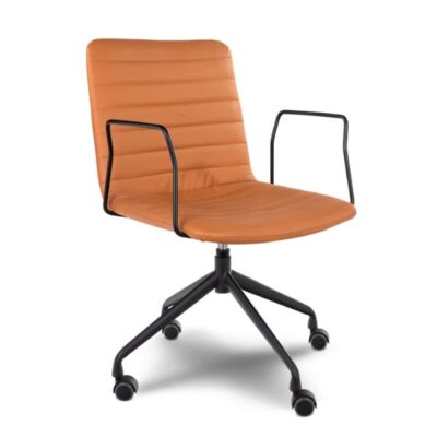 כסא ישיבות מתכוונן ג'וליה קאמל דמוי עור, מגיע מורכב | קפרה