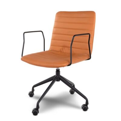 כסא ישיבות מתכוונן ג'וליה קאמל דמוי עור, מגיע מורכב | קפרה